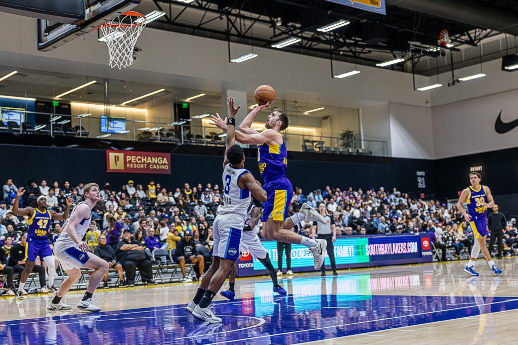 South Bay Lakers Tevian Jones dribbles the ball during a NBA G-League basketball game at UCLA Health Training Center in Los Angeles - Photo Credit - BZFilms Sports Marketing Agency - Bruno De Witt Zanotto