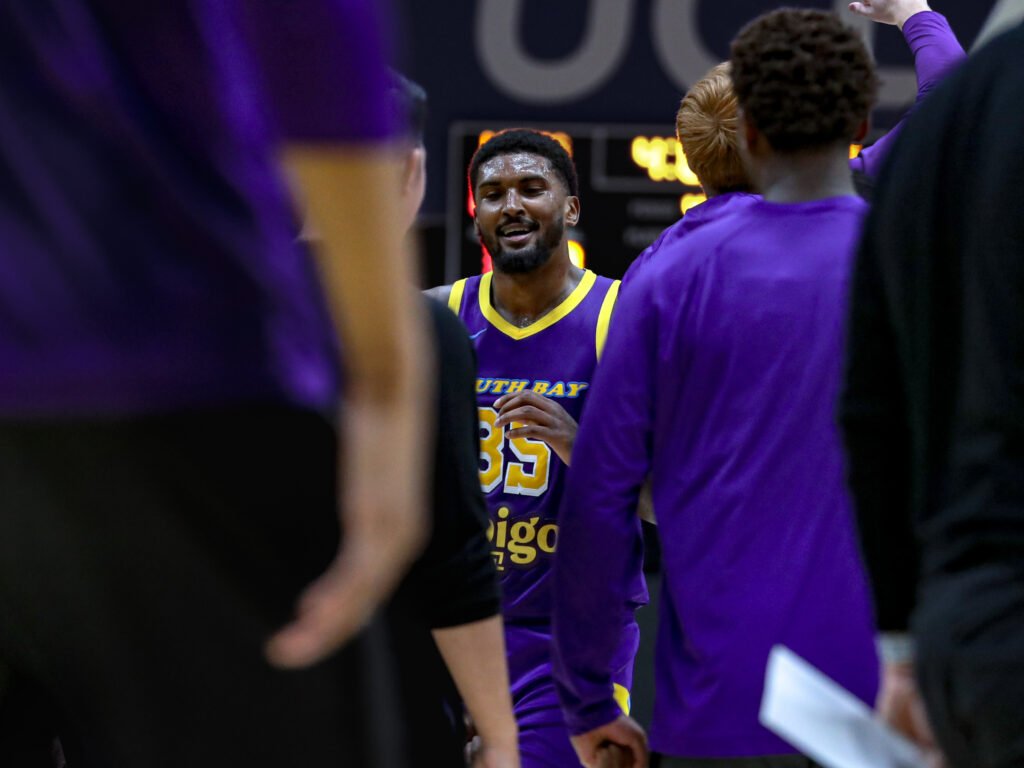 Malik Williams (#35) and the South Bay Lakers cheering after they upped the lead against the Iowa Wolves on March 13th, 2026. Photo Credit: Daisy Lopez for LA Momentum