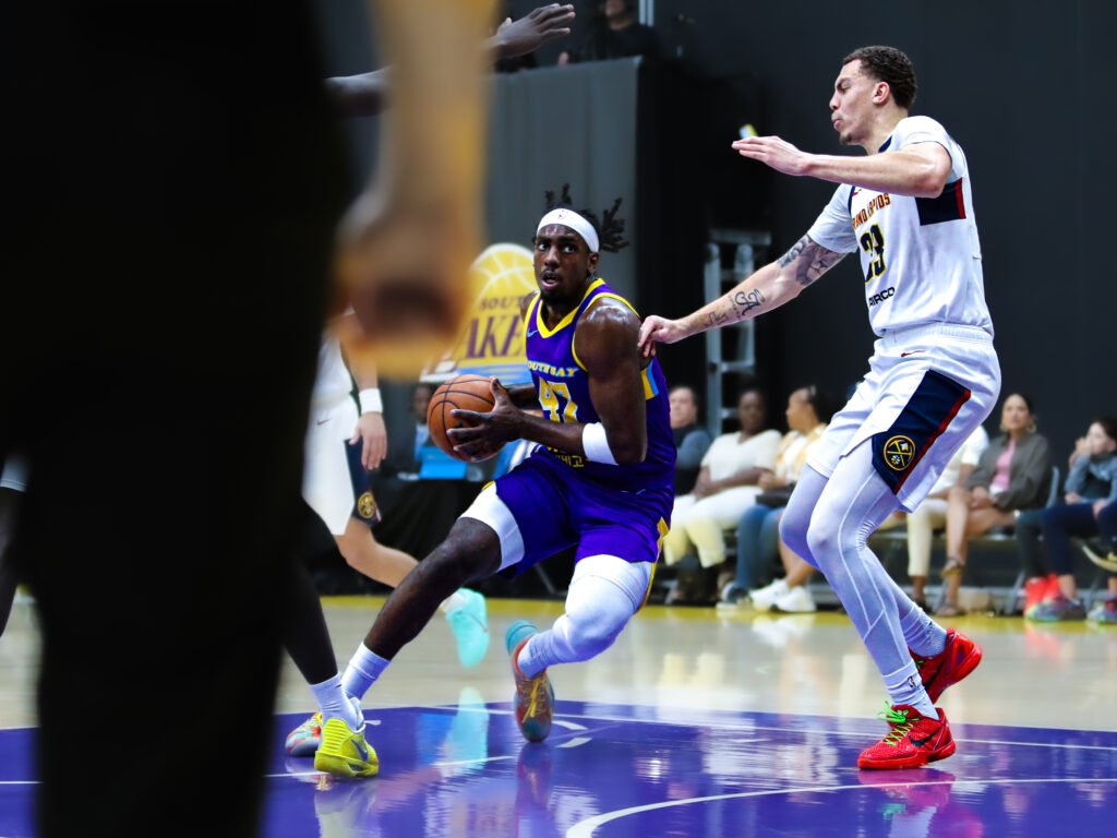 Arthur Kaluma (#47) pushing to take the lead against the Grand Rapids Gold on March 21, 2026. Picture Credit: Daisy Lopez (@dlpzfiles)