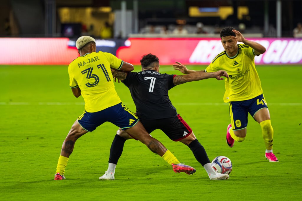 MLS - DC United's #7 J. Peglow trying to lose pressure from Nashville SC's and former DC United player Andy Najar #31 at Audi Field in Washington DC on Saturday August 1st 2026. Photo Credits: Omar Yair Soto