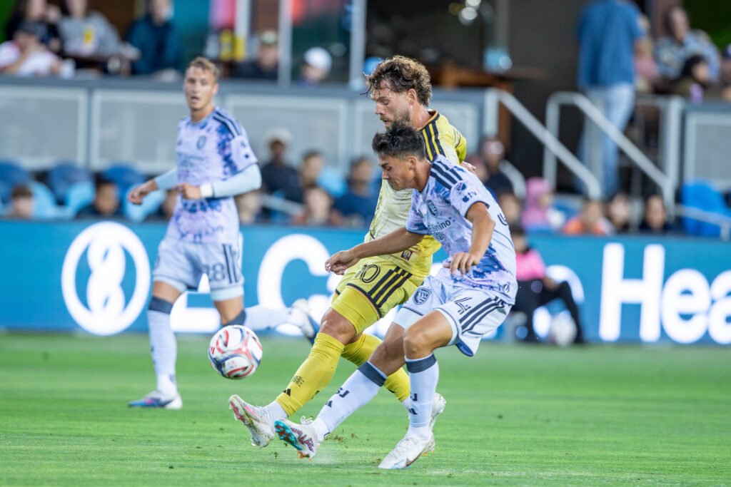 Eduard Löwen in action against the San Jose Earthquakes at PayPal Park.