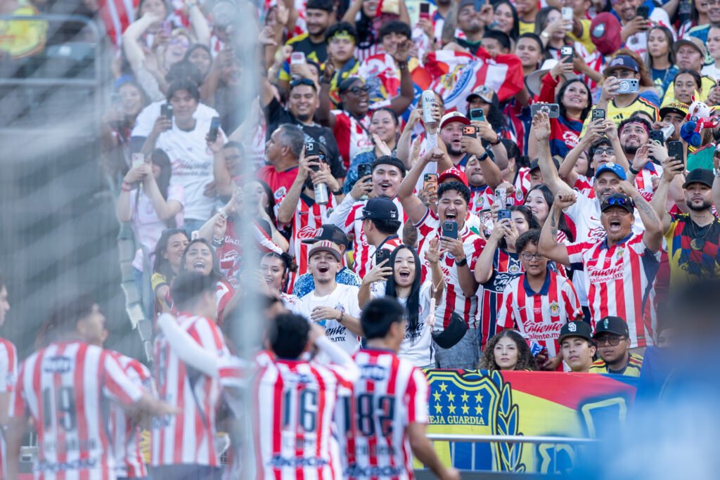 Ángel Sepúlveda celebrates after scoring Chivas de Guadalajara’s opening goal against Club América in Oakland.