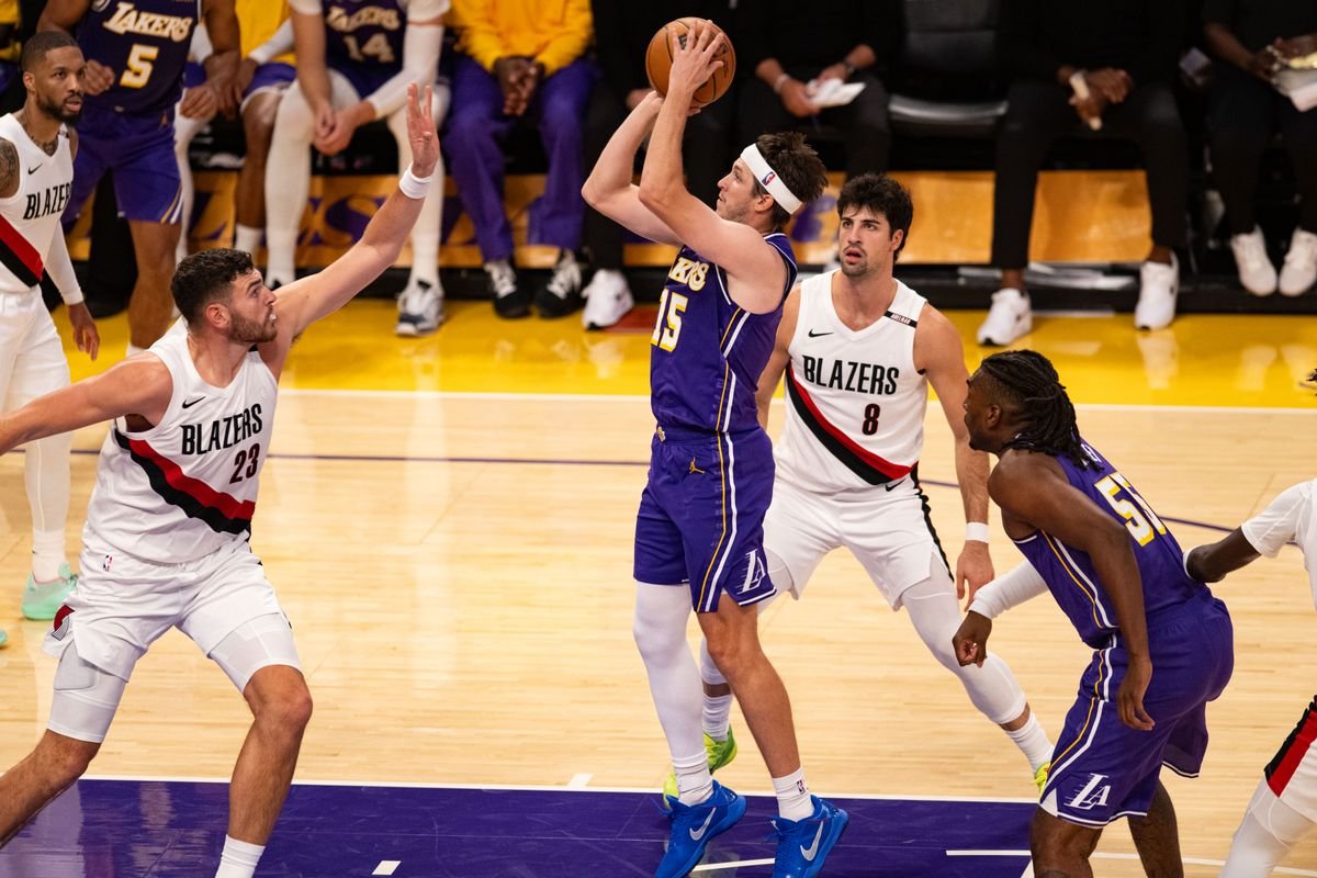 Austin Reaves shoots a jump shot against the Portland Trail Blazers